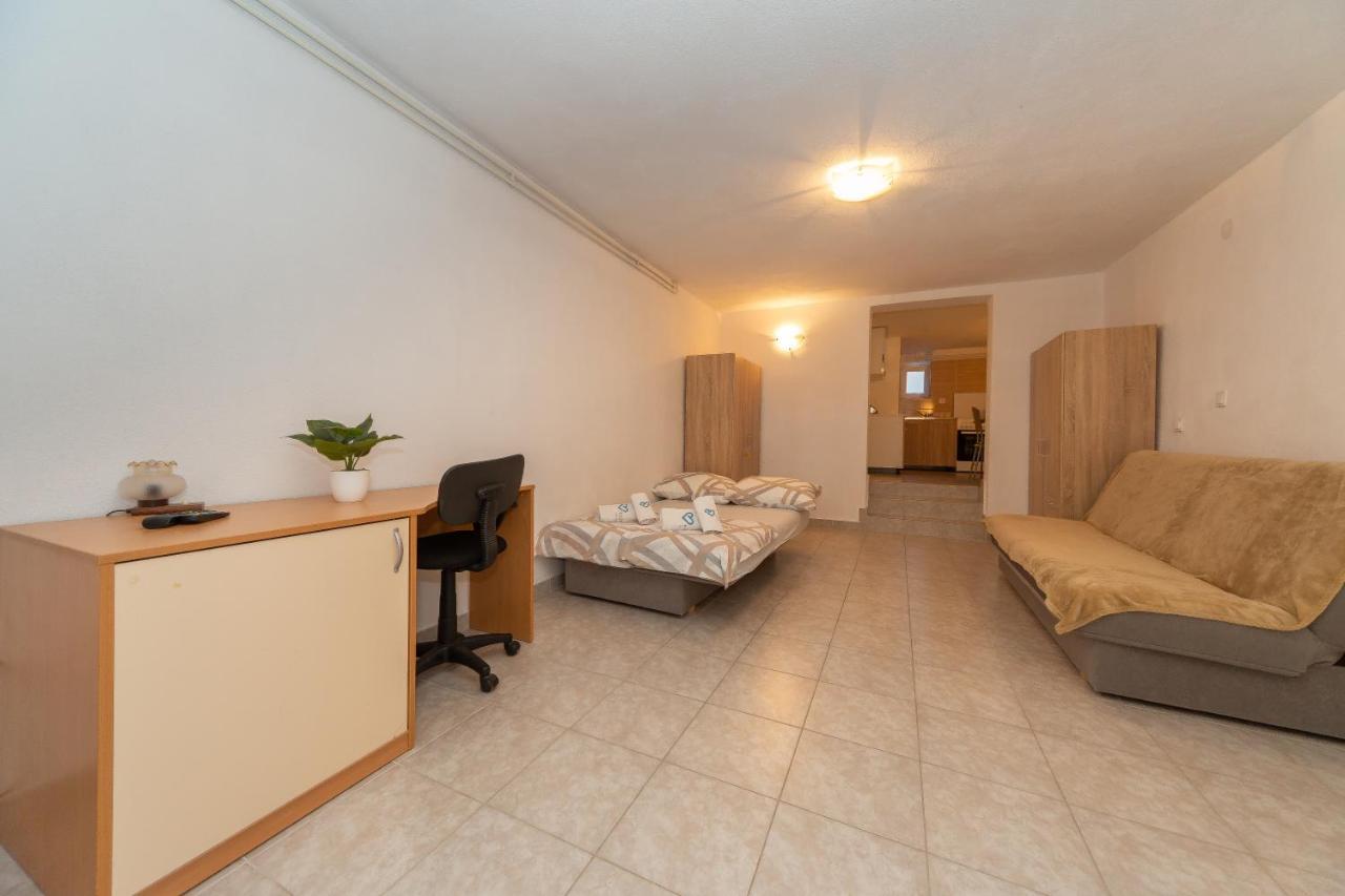 Apartmani Dada Biograd Na Moru Exterior photo